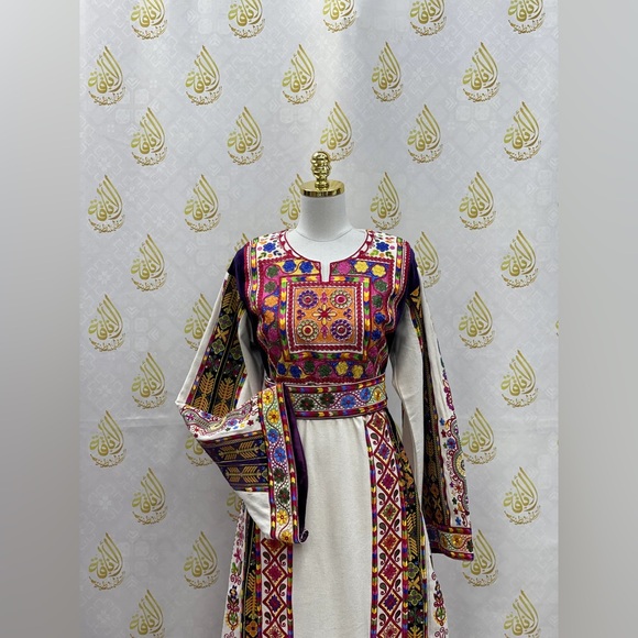 Palestinian Embroidery Etamin Thoub: Ultimate Luxury and Elegance size 1 🇵🇸 - Picture 4 of 11